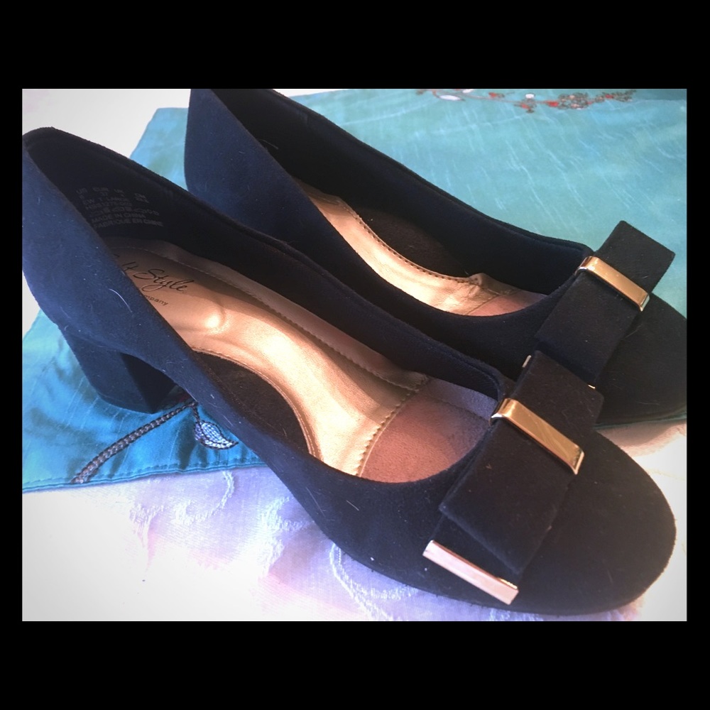 NWOT Black Velvet Heels by Hush Puppies 🐶